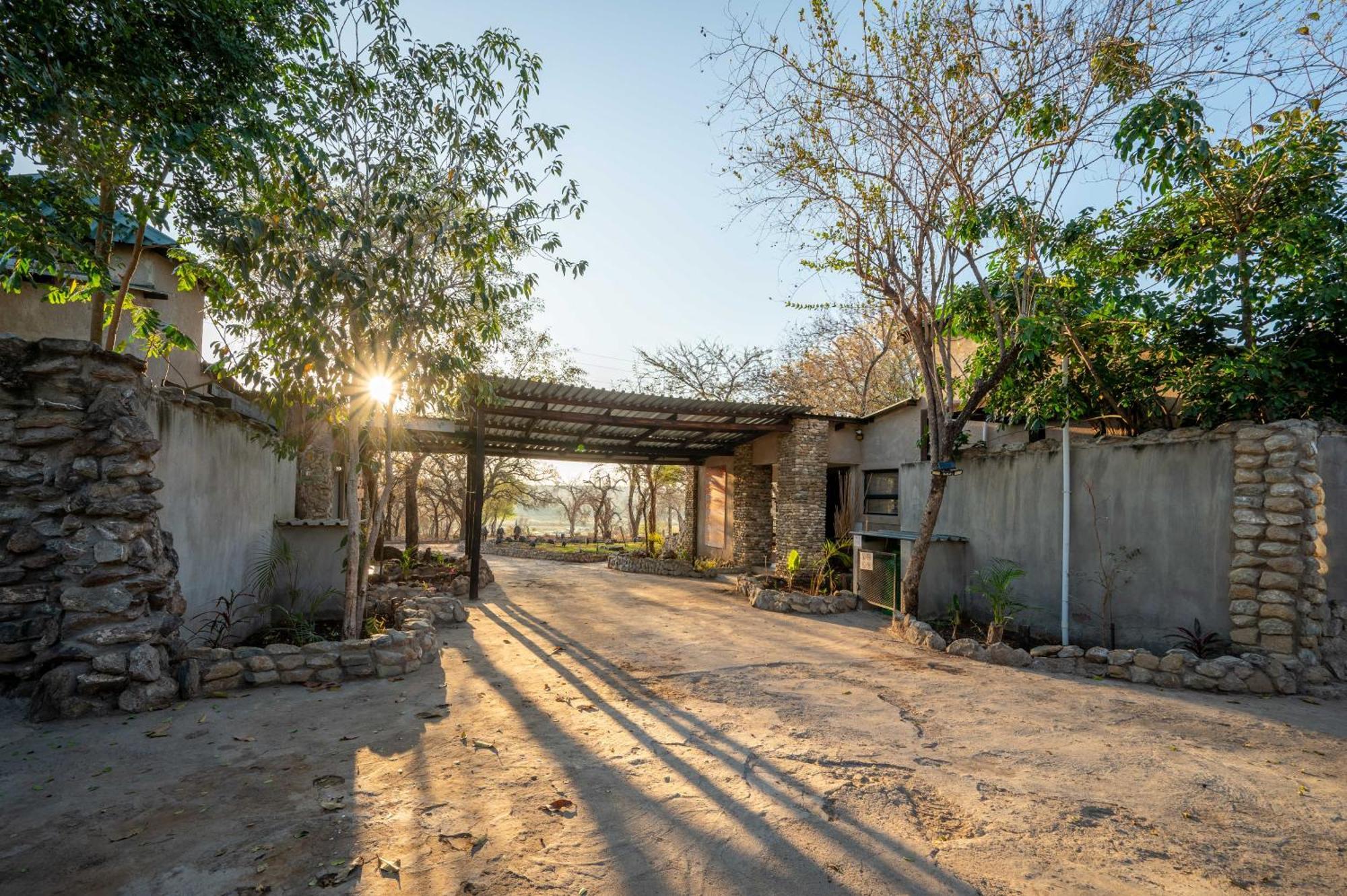 Foxy Crocodile Bush Lodge & Kruger Safari'S - No Loadshedding Marloth Park Exterior foto