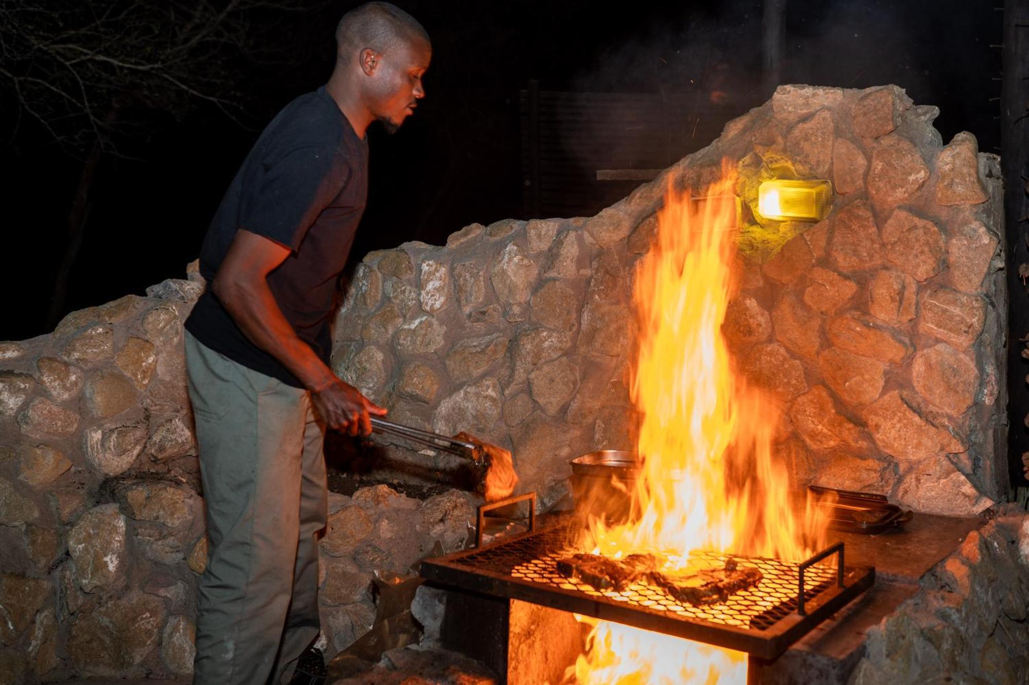 Foxy Crocodile Bush Lodge & Kruger Safari'S - No Loadshedding Marloth Park Exterior foto